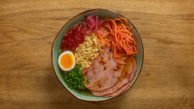 Jak zrobić ramen z zupki chińskiej - szybki przepis na smaczny posiłek Jak zrobić ramen z zupki chińskiej - szybki przepis na smaczny posiłek