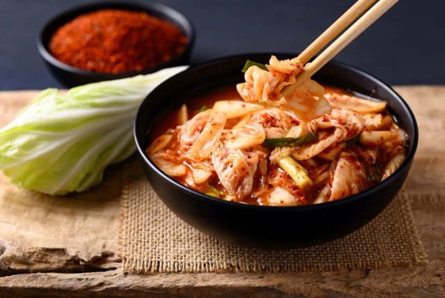 Z czym się je kimchi? Odkryj najlepsze połączenia i przepisy Z czym się je kimchi? Odkryj najlepsze połączenia i przepisy