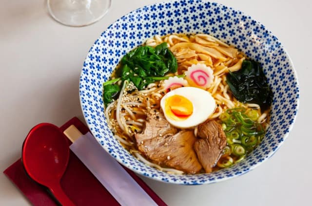 Ile kalorii ma ramen? Zaskakujące różnice w kaloryczności! Ile kalorii ma ramen? Zaskakujące różnice w kaloryczności!