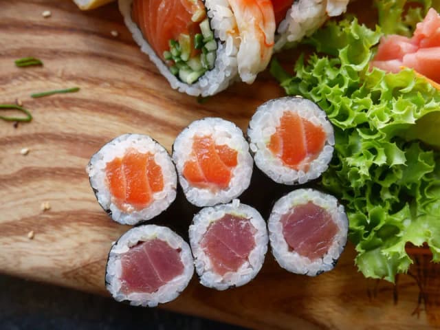 Ile sushi na 2 osoby? Sprawdź, ile zamówić, by nie żałować Ile sushi na 2 osoby? Sprawdź, ile zamówić, by nie żałować
