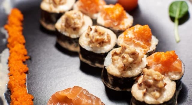 Jak podawać sushi: sekrety idealnej prezentacji i dodatków Jak podawać sushi: sekrety idealnej prezentacji i dodatków