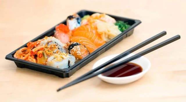 Jak jeść pałeczkami sushi: unikaj najczęstszych błędów i naucz się techniki Jak jeść pałeczkami sushi: unikaj najczęstszych błędów i naucz się techniki